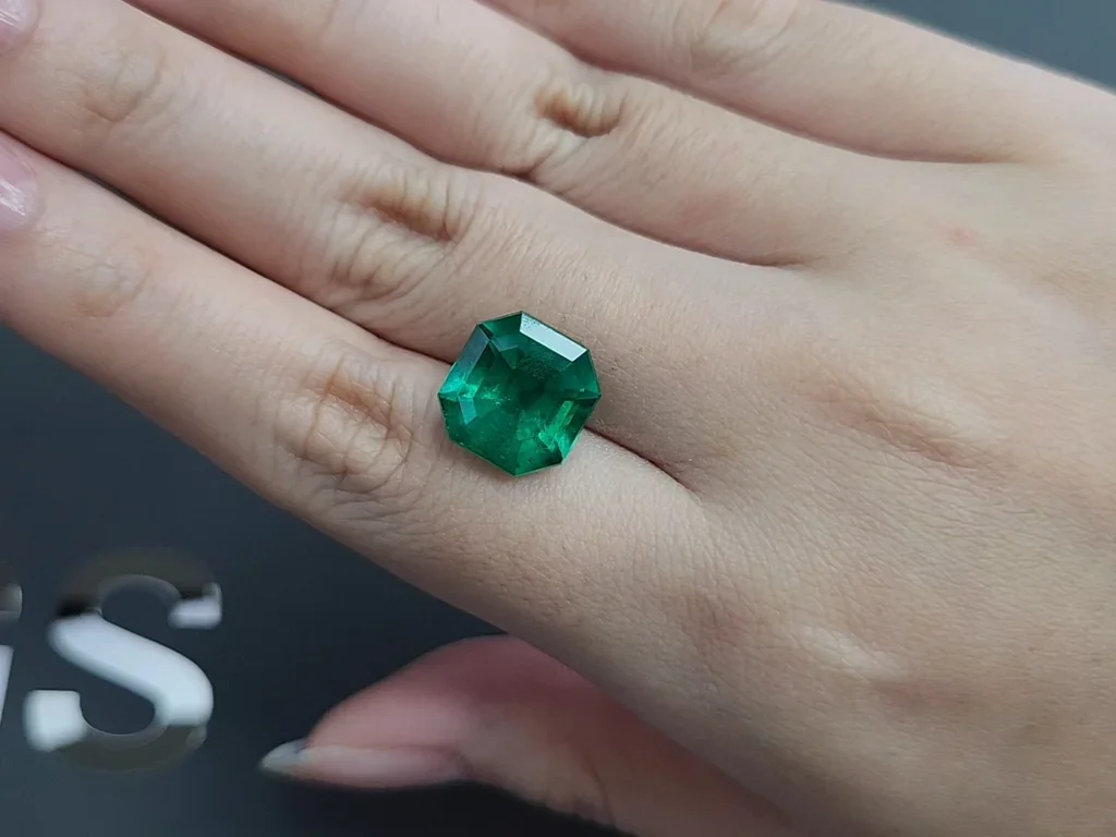 Изумруд Vivid Green в огранке ашер 7,03 карата, Колумбия Изображение №2