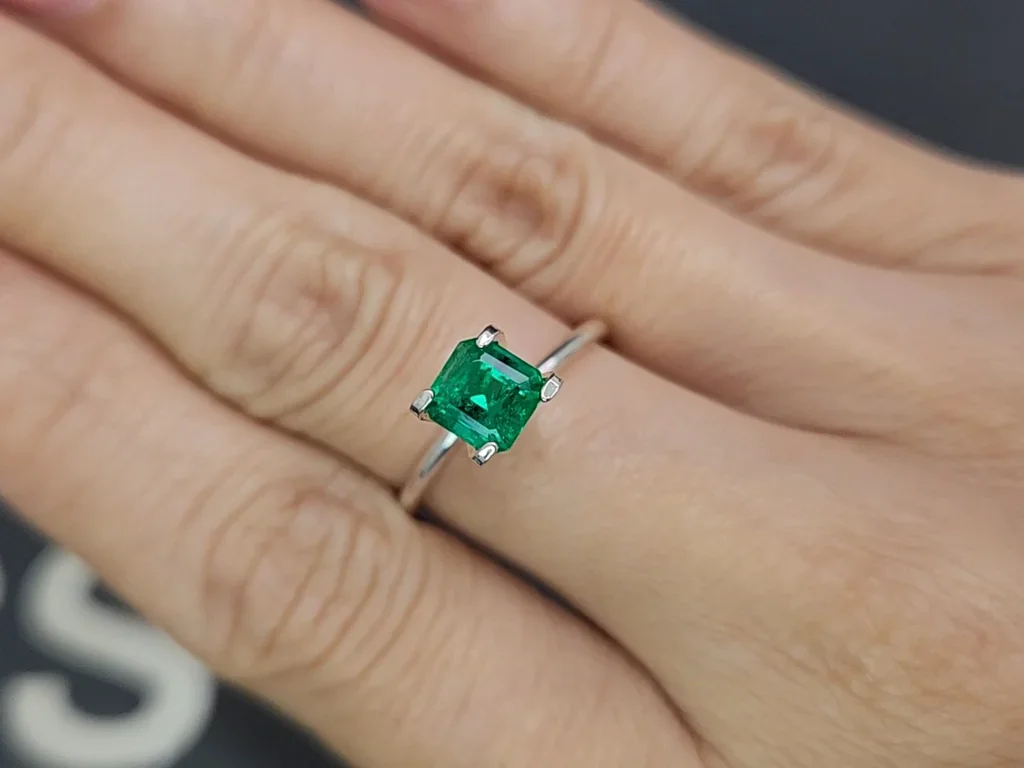 Изумруд Vivid Green в огранке ашер 1,13 карата, Панджшер Изображение №5