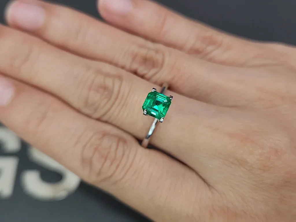 Изумруд Vivid Green в огранке ашер 1,13 карата, Панджшер Изображение №5
