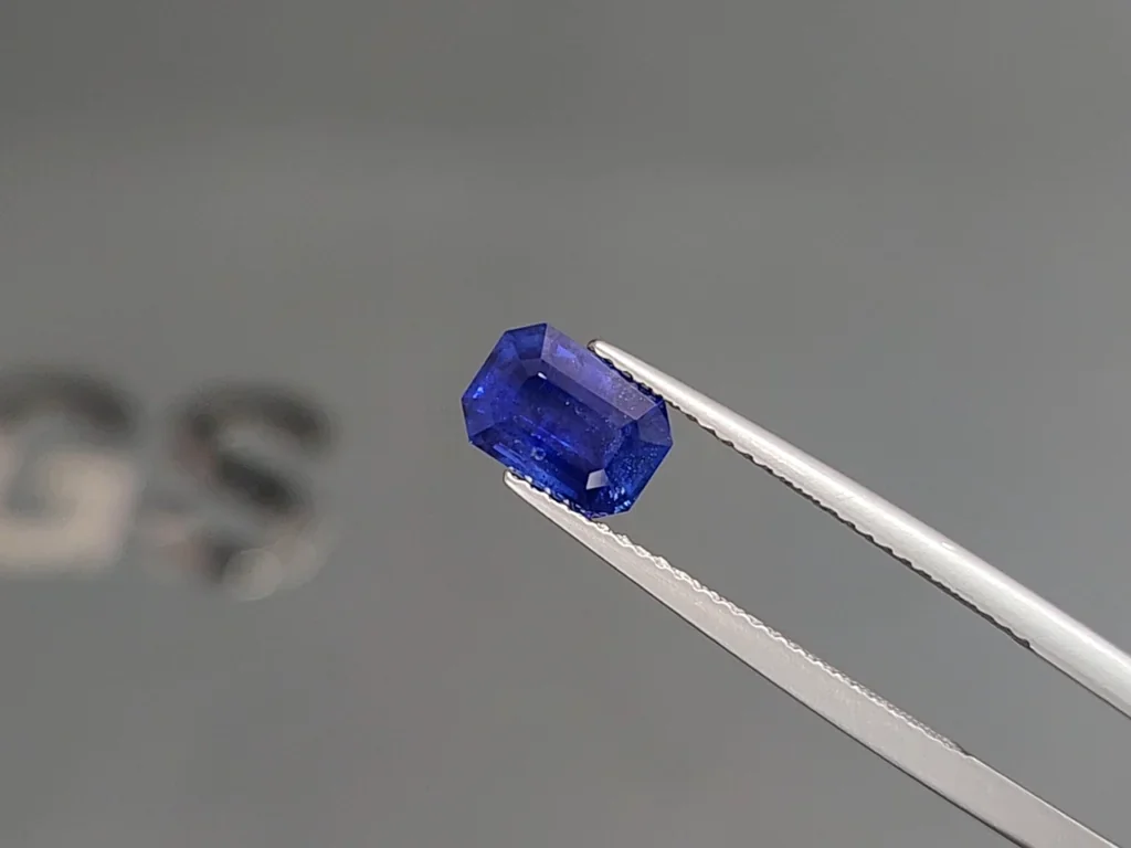 Сапфир Cornflower Blue в огранке октагон 1,98 карат, Шри-Ланка Изображение №3
