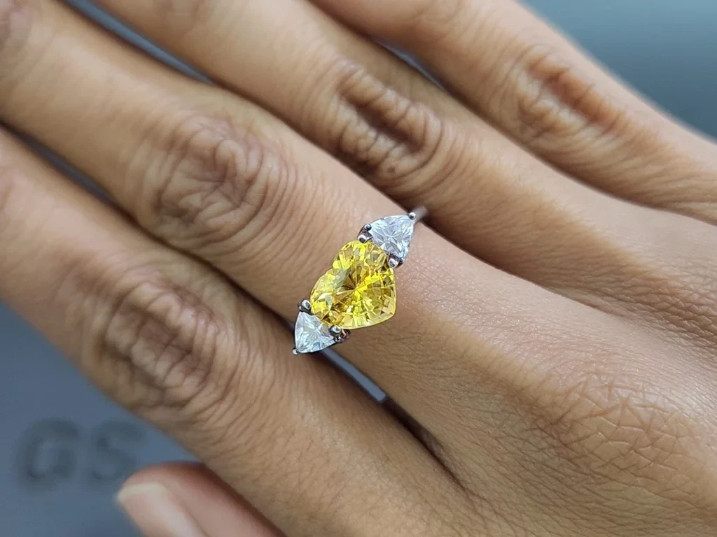 Сапфир Golden Yellow в огранке сердце 2,55 карат, Шри-Ланка Изображение №5