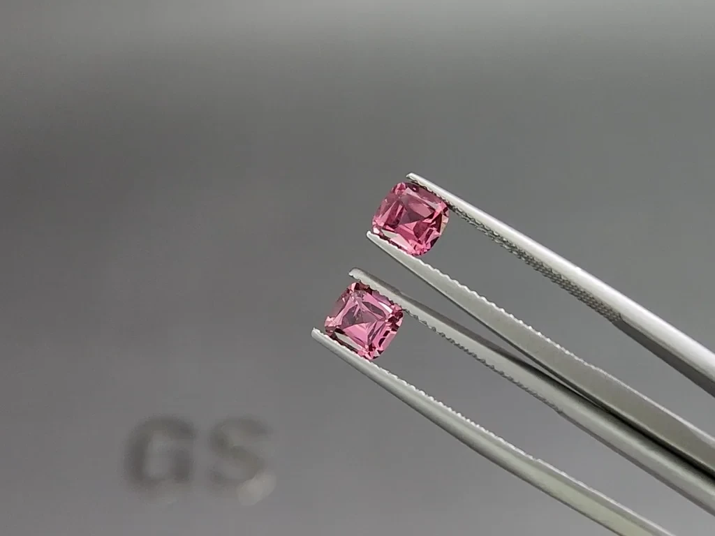 Сет гранатов родолитов в огранке кушон 2,72 карата, Мадагаскар Изображение №3