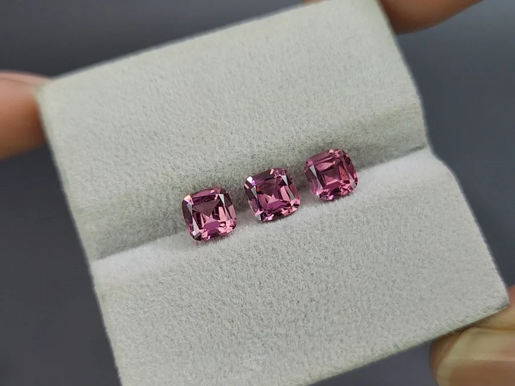 Сет гранатов родолитов в огранке кушон 2,72 карата, Мадагаскар Изображение №4