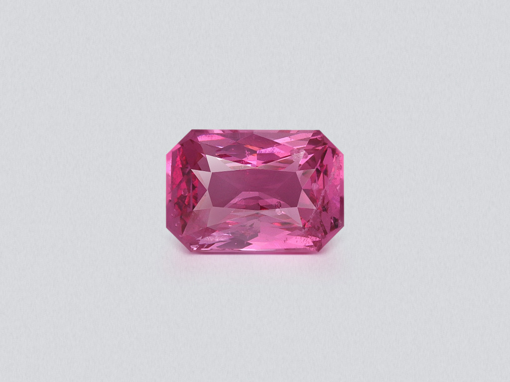Шпинель Махенге Vivid Pink в огранке радиант 1,08  карата, Танзания  Изображение №1