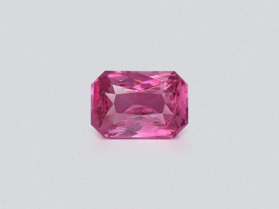 Шпинель Махенге Vivid Pink в огранке радиант 1,08  карата, Танзания  photo