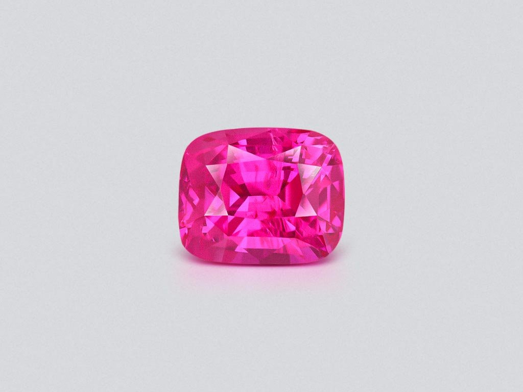 Яркий сапфир цвета фуксии (Hot pink) в огранке кушон 2,55 карата, Шри-Ланка Изображение №1