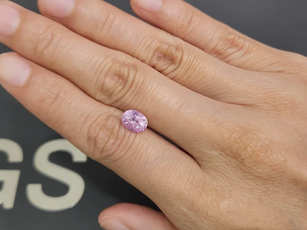 Негретый сапфир Baby Pink в огранке овал 2,08 карата, Шри-Ланка Изображение №2