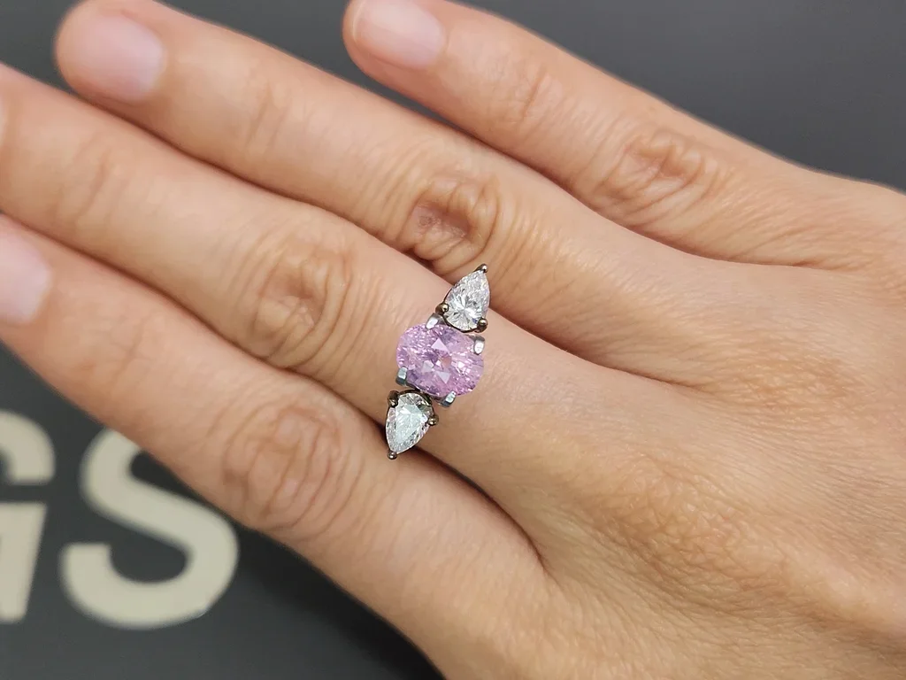 Негретый сапфир Baby Pink в огранке овал 2,08 карата, Шри-Ланка Изображение №5