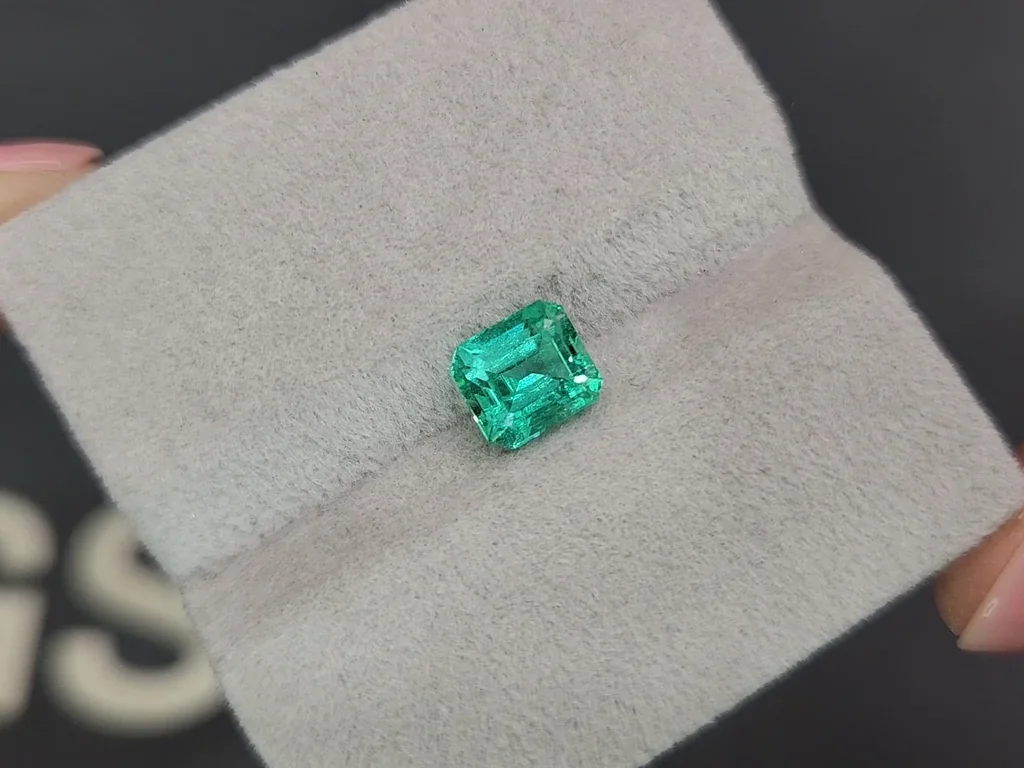 Изумруд Intense Green в огранке октагон 1,56 карата, Панджшер Изображение №4