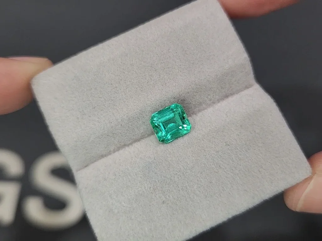 Изумруд Intense Green в огранке октагон 1,56 карата, Панджшер Изображение №4