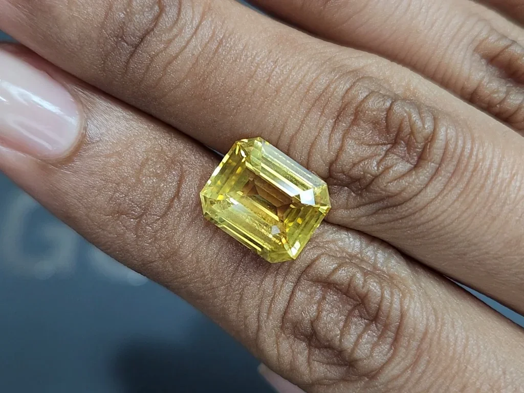 Негретый сапфир Vivid Yellow в огранке октагон 7,07 карат, Шри-Ланка Изображение №2
