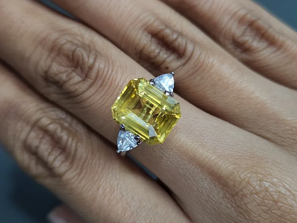 Негретый сапфир Vivid Yellow в огранке октагон 7,07 карат, Шри-Ланка Изображение №5