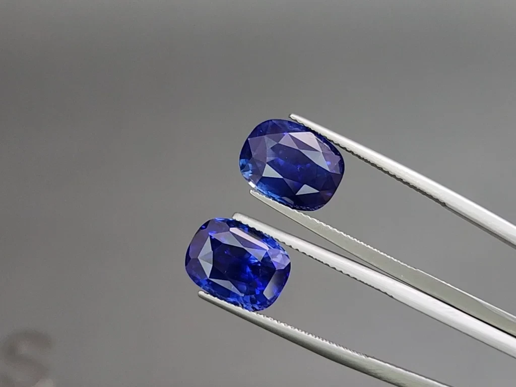Пара сапфиров Royal Blue в огранке кушон 14,26 карат, Шри-Ланка  Изображение №3
