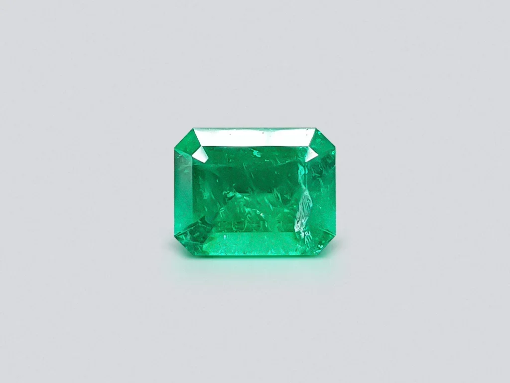 Яркий колумбийский изумруд Vivid Green в огранке октагон 1,66 карат Изображение №1