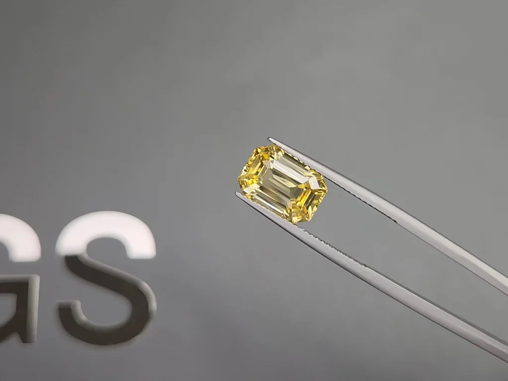 Негретый  сапфир Intense Yellow в огранке октагон 6,01 карата, Шри-Ланка Изображение №3