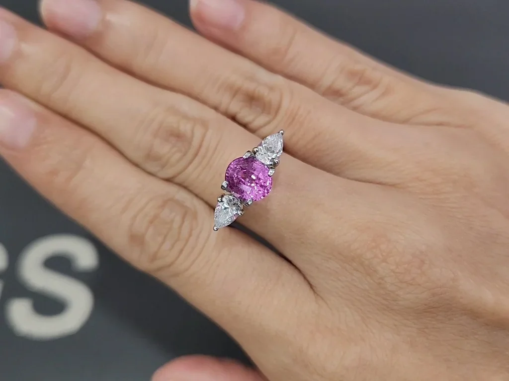 Сапфир Baby Pink в огранке овал 1,95 карат, Мадагаскар  Изображение №5