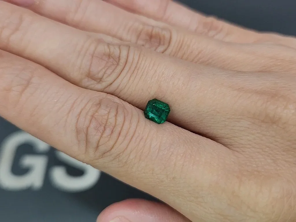 Изумруд Vivid Green в огранке ашер 0,99 карата, Панджшер Изображение №2