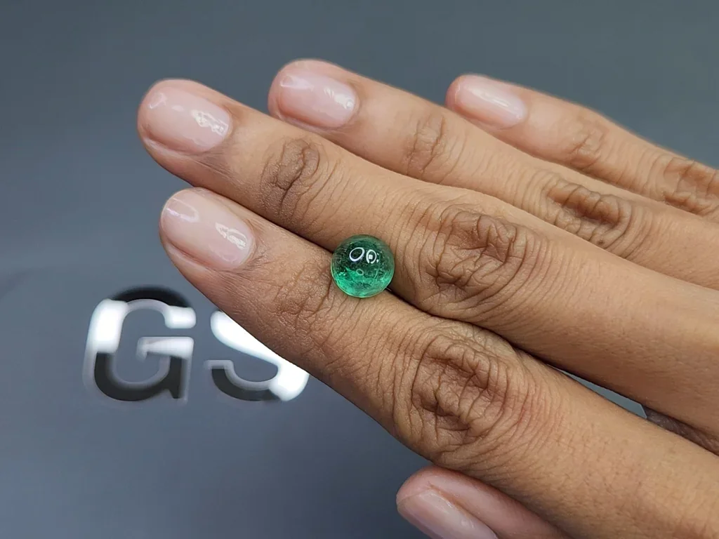 Изумруд  Intense Green в огранке кабошон 2,91 карата, Россия Изображение №2