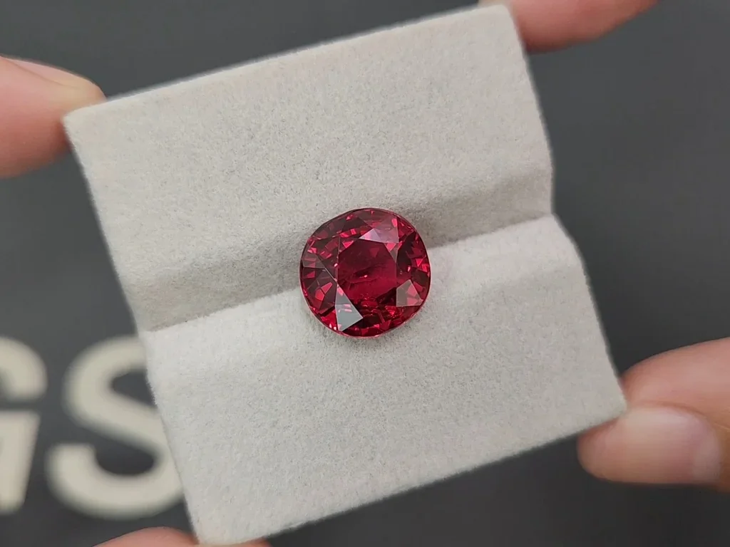 Шпинель Vivid Red в огранке кушон 7,03 карат, Вьетнам Изображение №4