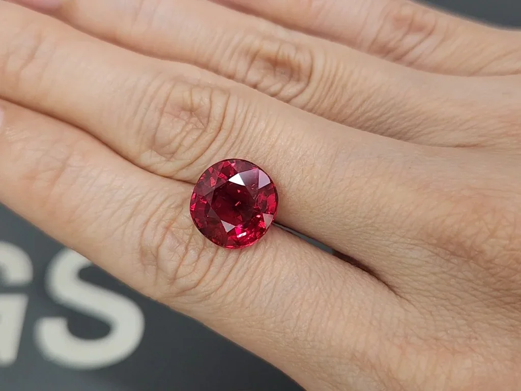 Шпинель Vivid Red в огранке кушон 7,03 карат, Вьетнам Изображение №2