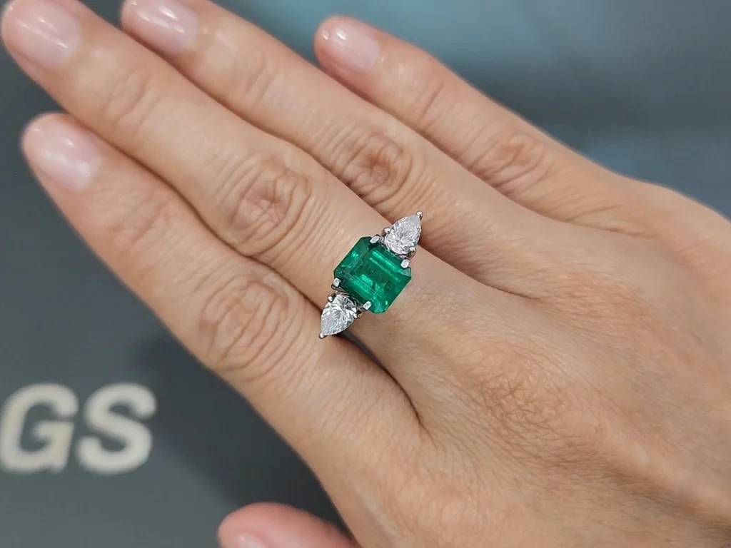 Изумруд Muzo Green в огранке октагон 2,09 карат, Колумбия Изображение №5