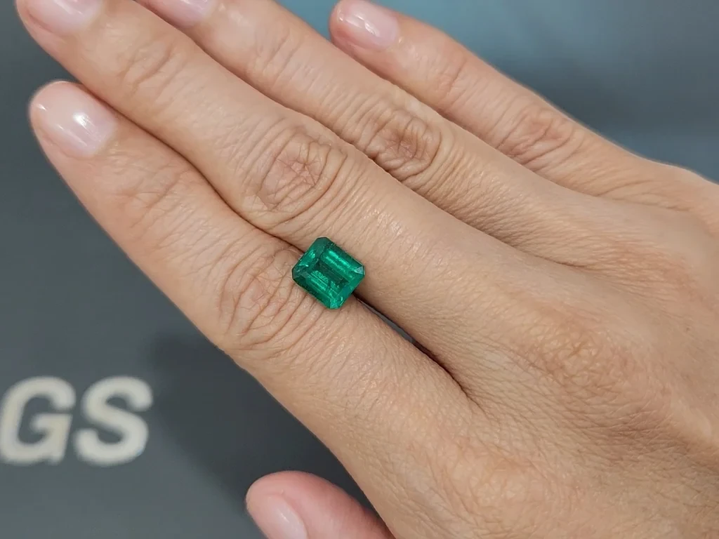 Изумруд Muzo Green в огранке октагон 2,09 карат, Колумбия Изображение №2