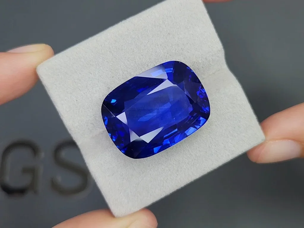 Крупный синий сапфир Royal blue в огранке кушон 38,90 карата, Шри-Ланка Изображение №4