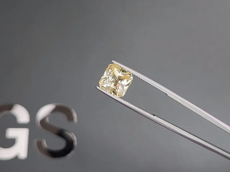 Негретый сапфир Pastel Yellow в огранке радиант 5,08 карата, Шри-Ланка Изображение №3