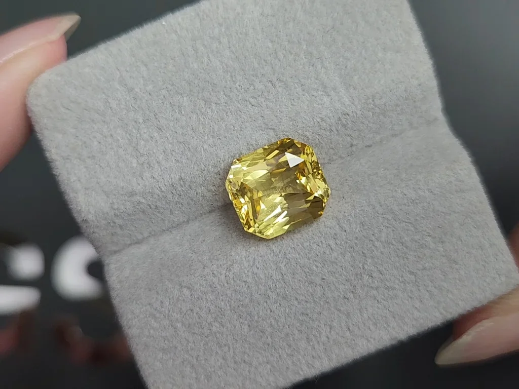Негретый сапфир Intense Yellow в огранке радиант 5,02 карат, Шри-Ланка Изображение №4