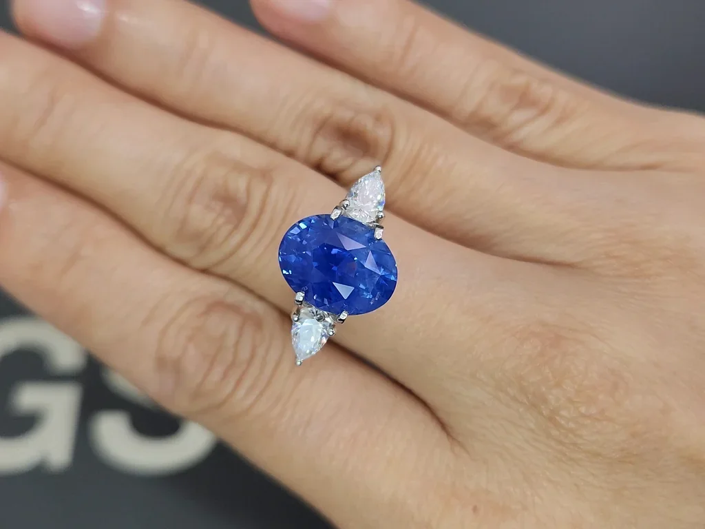 Негретый сапфир Cornflower Blue в огранке овал 7,24 карата, Шри-Ланка Изображение №5
