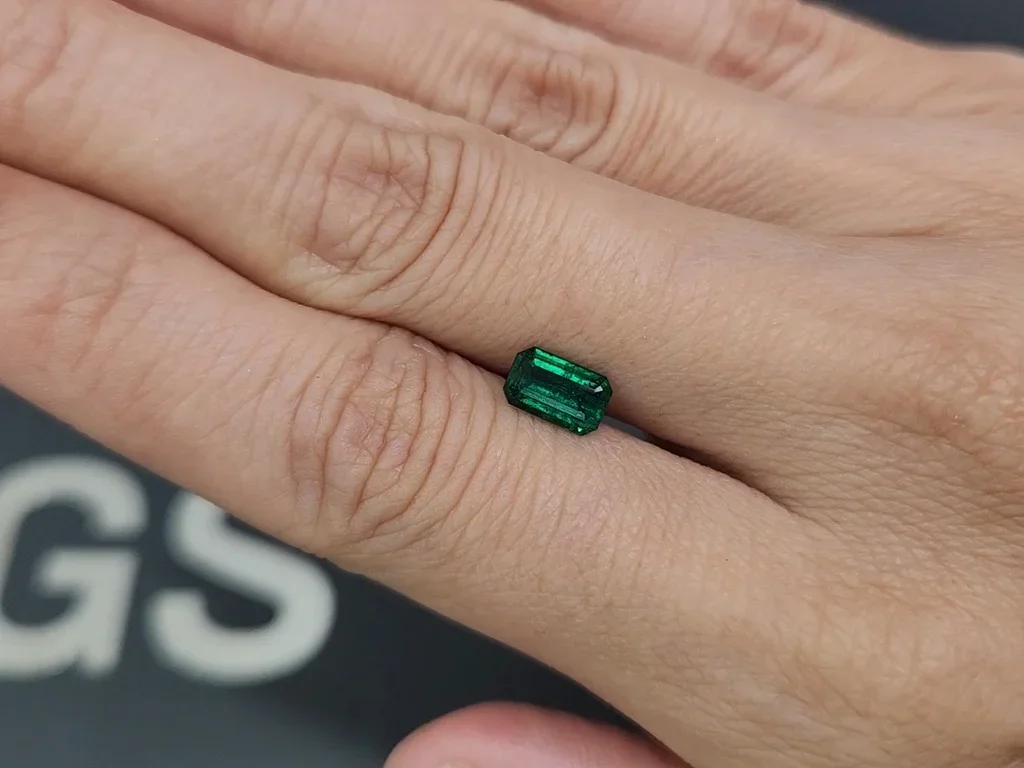 Изумруд Vivid Green в огранке октагон 0,98 карата, Панджшер Изображение №2