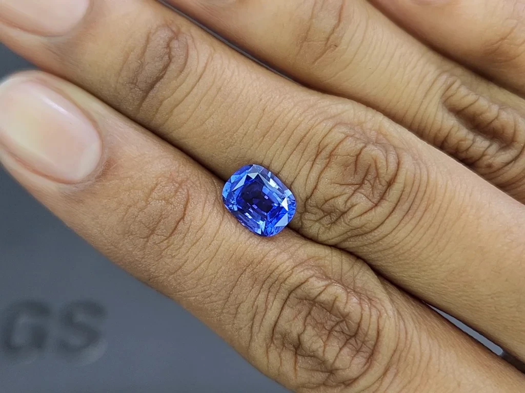 Негретый сапфир Royal Blue в огранке кушон 2,52 карат, Шри-Ланка Изображение №2
