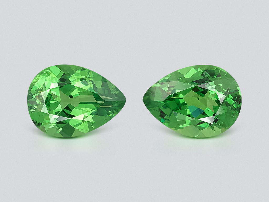 Пара цаворитов Vivid Green в огранке груша 1,57 карат, Танзания  Изображение №1