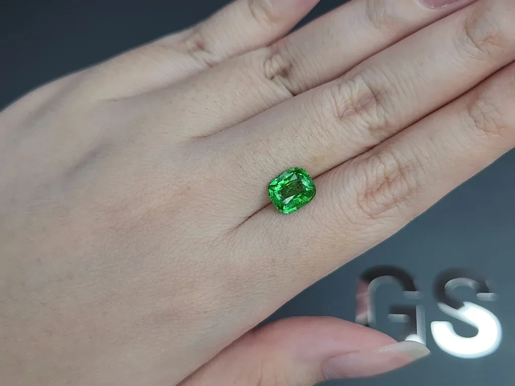 Гранат цаворит Neon Green в огранке кушон 2,19 карата, Танзания Изображение №2