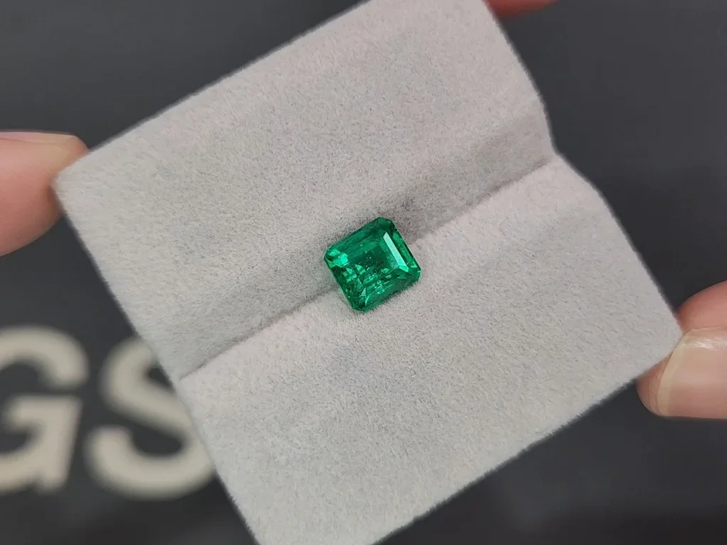 Изумруд Vivid Green в огранке октагон 1,50 карата, Панджшер Изображение №4