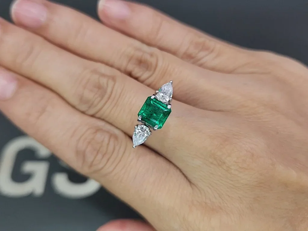 Изумруд Vivid Green в огранке октагон 1,50 карата, Панджшер Изображение №5