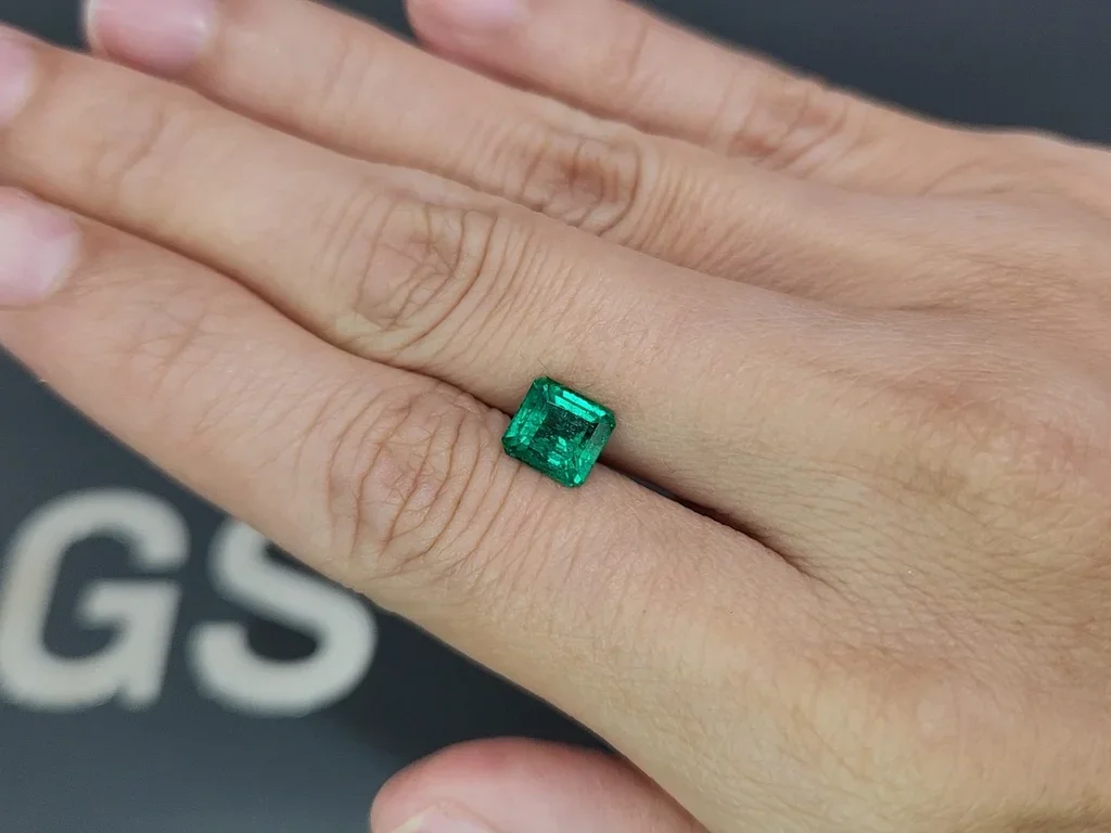 Изумруд Vivid Green в огранке октагон 1,50 карата, Панджшер Изображение №2