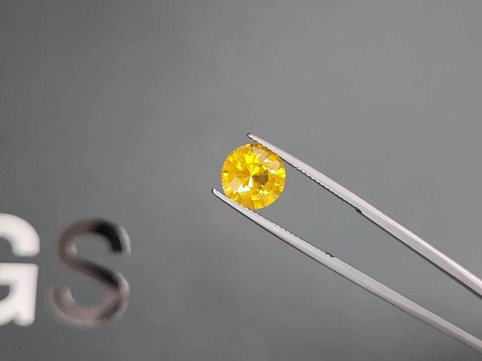 Сапфир Golden Yellow в огранке круг 4,04 карата, Шри-Ланка Изображение №3