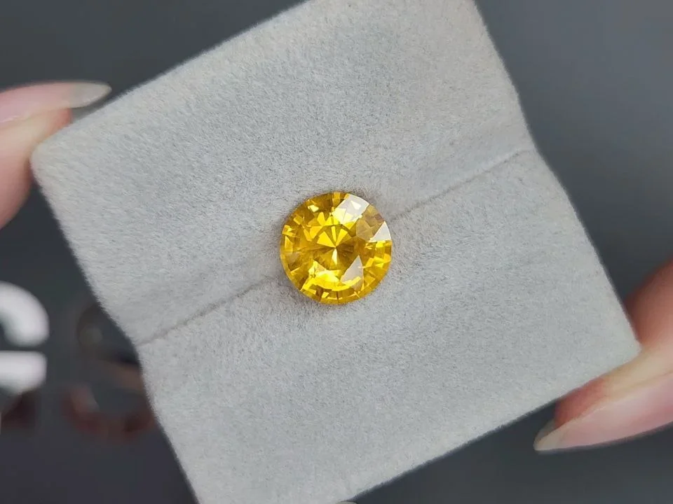 Сапфир Golden Yellow в огранке круг 4,04 карата, Шри-Ланка Изображение №4
