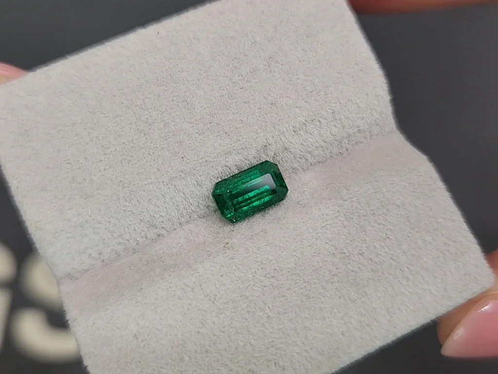 Изумруд Vivid Green в огранке октагон 1,12 карата, Панджшер Изображение №4