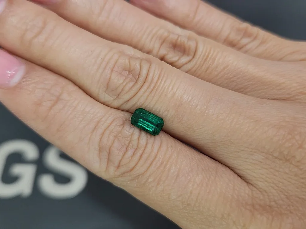 Изумруд Vivid Green в огранке октагон 1,12 карата, Панджшер Изображение №2
