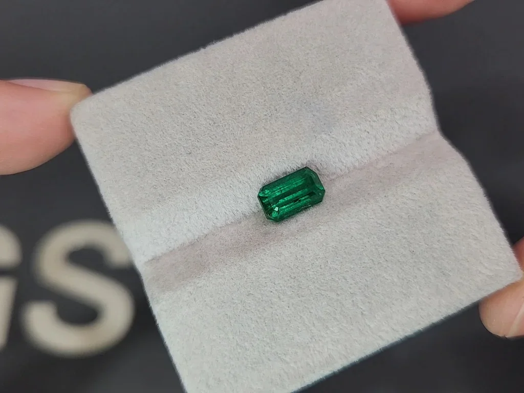 Изумруд Vivid Green в огранке октагон 1,12 карата, Панджшер Изображение №4