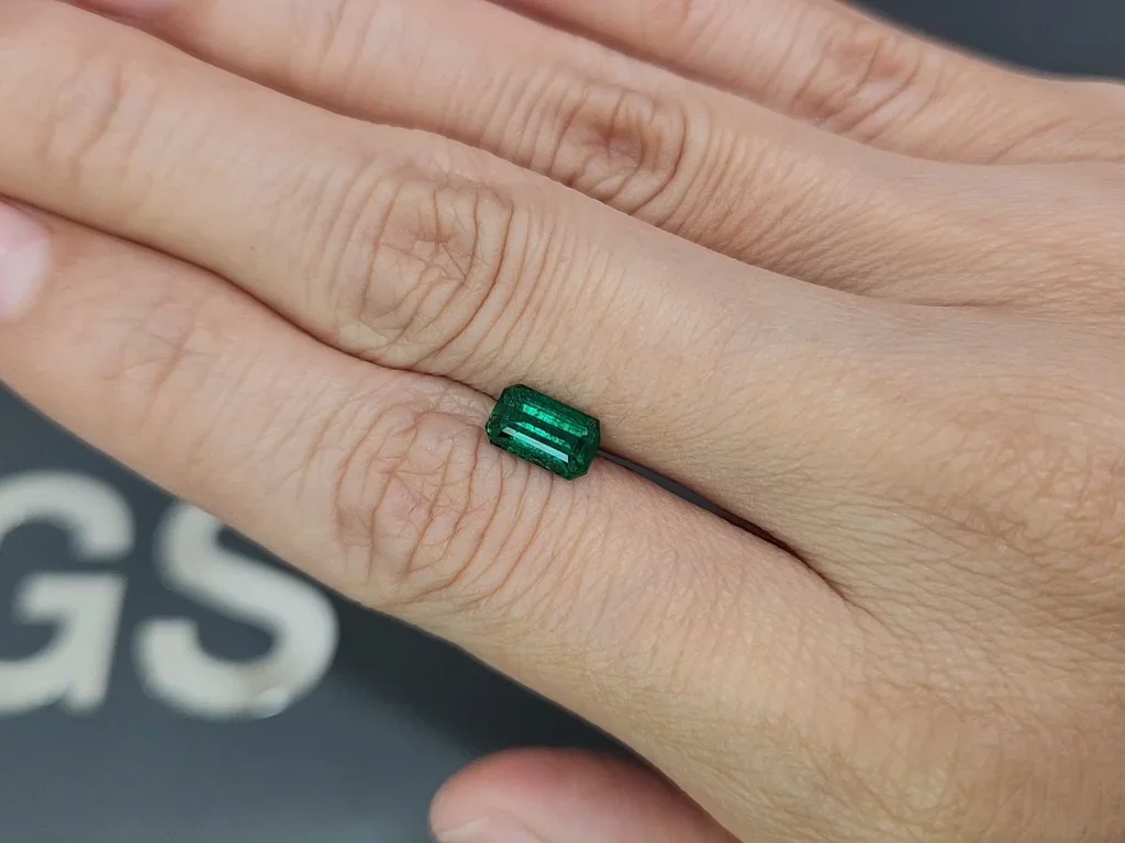 Изумруд Vivid Green в огранке октагон 1,12 карата, Панджшер Изображение №2