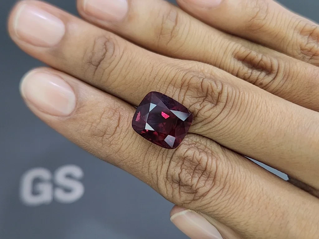 Насыщенная красная шпинель в огранке кушон 11,14 карат, Вьетнам Изображение №2