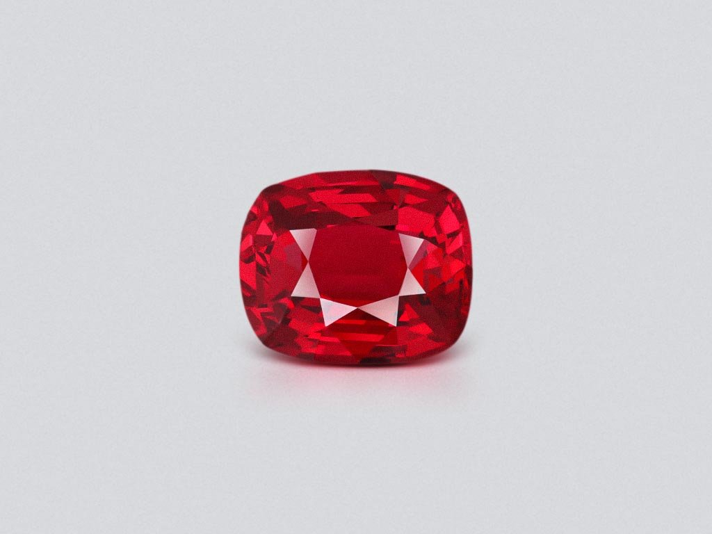 Уникальная вьетнамская насыщенная красная шпинель (Vibrant red) в огранке кушон 6,69 карат Изображение №1