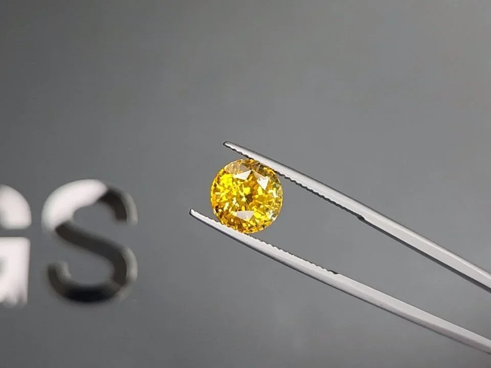 Сапфир Golden Yellow в огранке круг 5,82 карата, Шри-Ланка Изображение №3