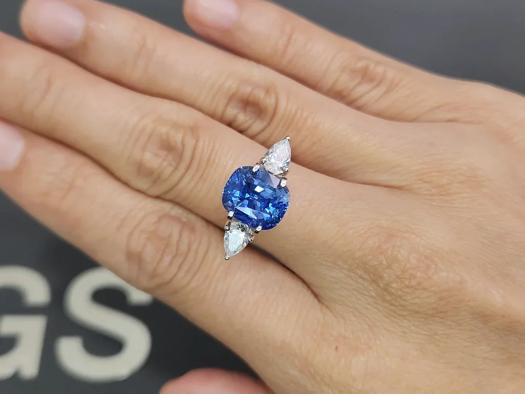 Сапфир Cornflower Blue в огранке кушон 6,00 карата, Шри-Ланка Изображение №5