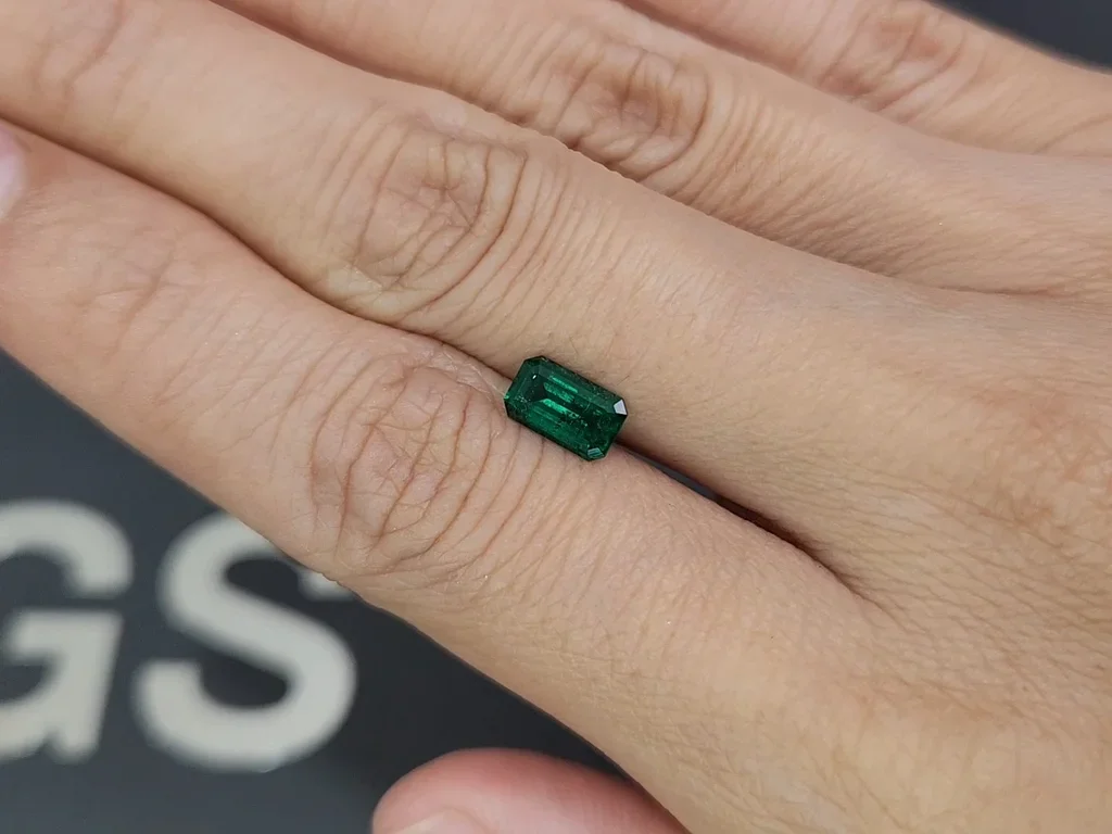 Изумруд Vivid Green в огранке октагон 0,88 карата, Панджшер Изображение №2