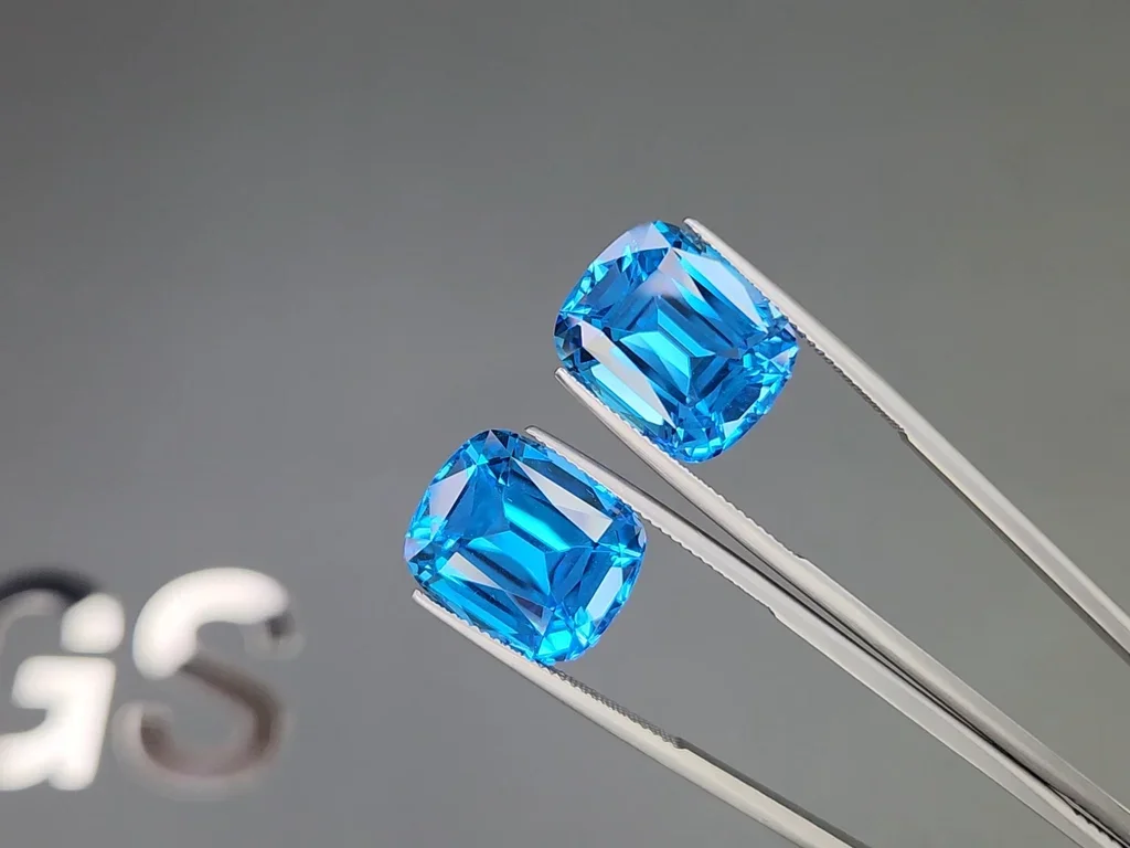 Сет из ярко-голубых Swiss Blue топазов в огранке кушон 53,84 карата, Бразилия  Изображение №4