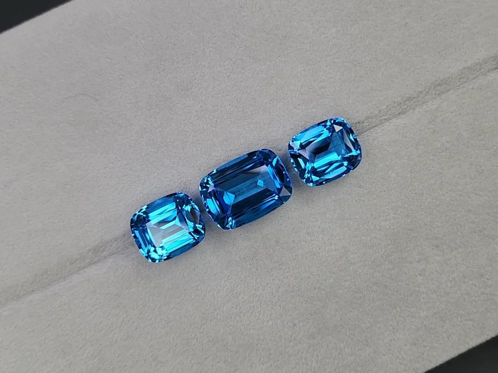 Сет из ярко-голубых Swiss Blue топазов в огранке кушон 53,84 карата, Бразилия  Изображение №5
